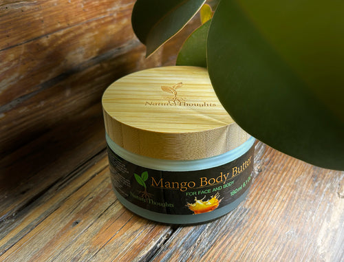 Mango Body Butter mit Jojoba Öl, Aloe Vera Öl, Mango Seed Butter, Süßmandel Öl und Lavendel Herb Öl.