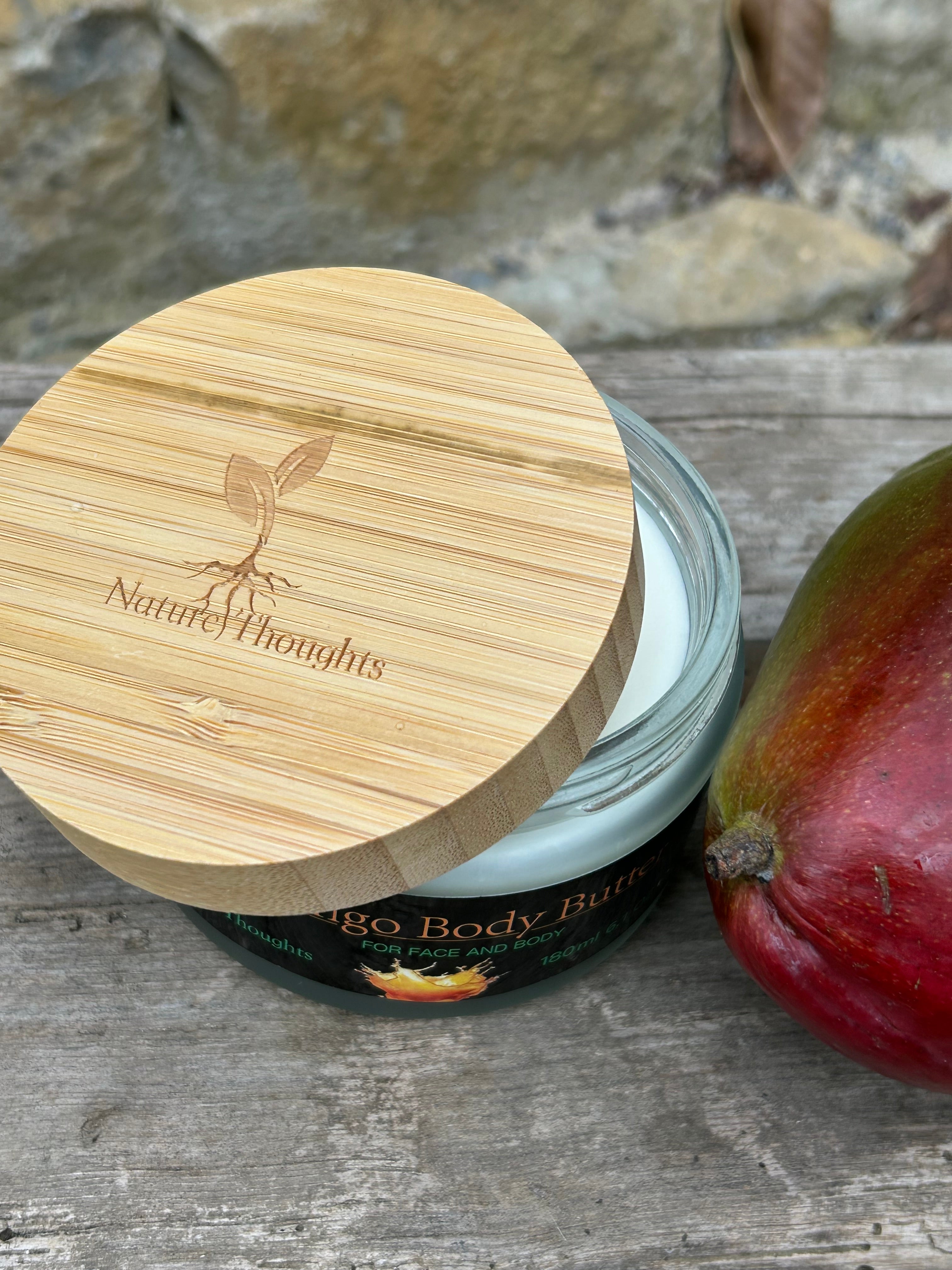 Jojobaöl, Aloe Vera Öl, Mango Seed Butter und Lavendelöl. Mango Body Butter. Nature Thoughts.